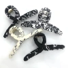 A2346 wrapped fabric fashionable large hair claws, hair clips, hair accessories, bangs clips, Japanese and Korean accessories supply Application Scenario